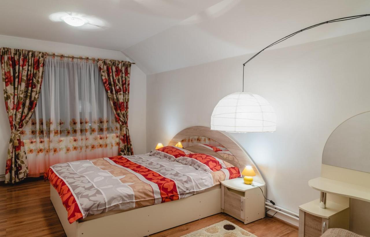 Smb Holiday Apartment Brasov Bagian luar foto