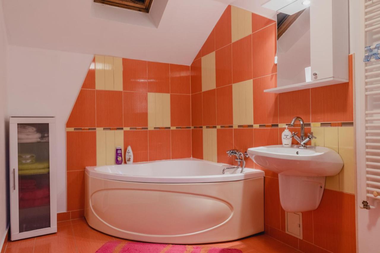 Smb Holiday Apartment Brasov Bagian luar foto