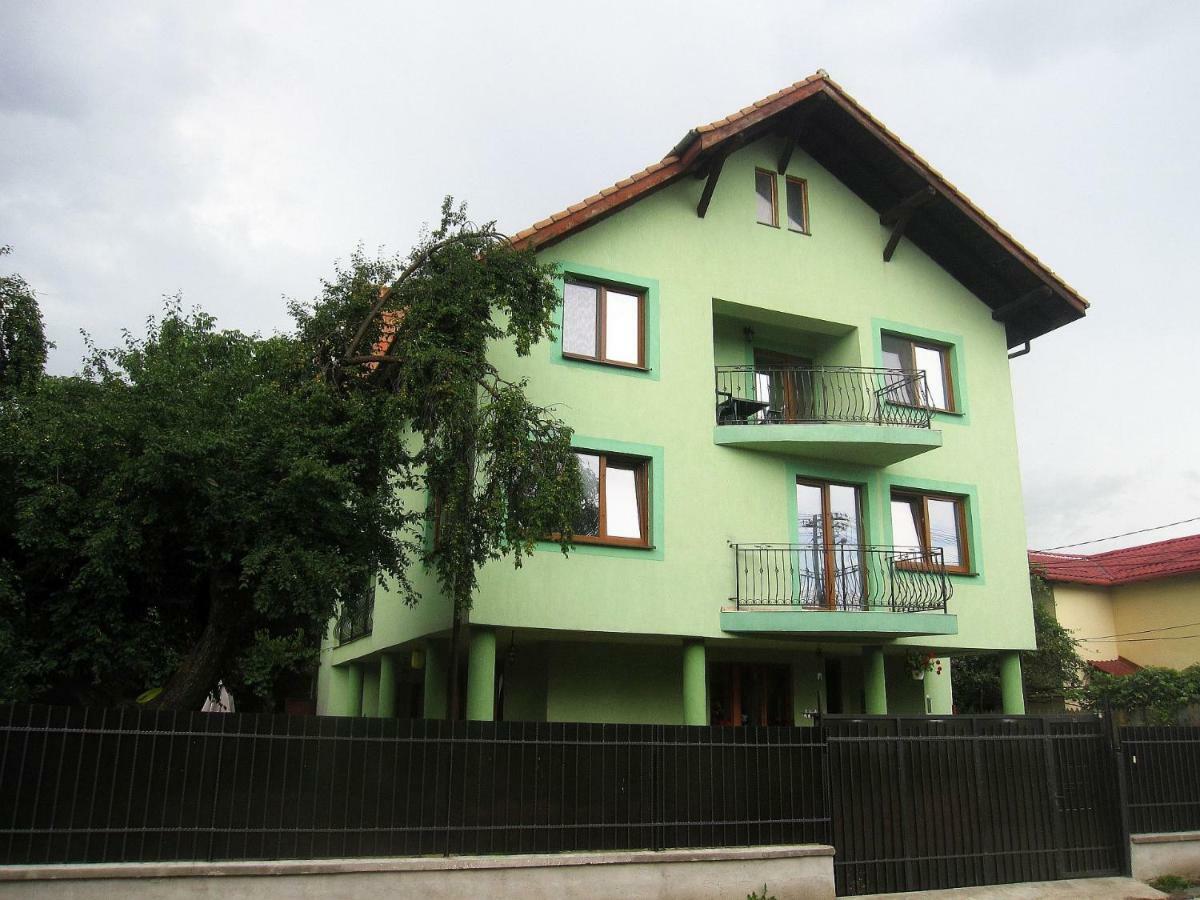 Smb Holiday Apartment Brasov Bagian luar foto
